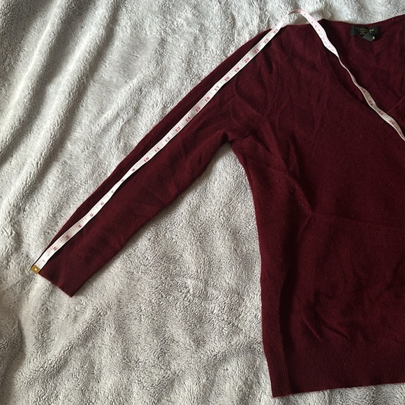 Used 100% Cashmere Women's V-Neck Long-Sleeve Sweater size Large Crantini color - Picture 6 of 10